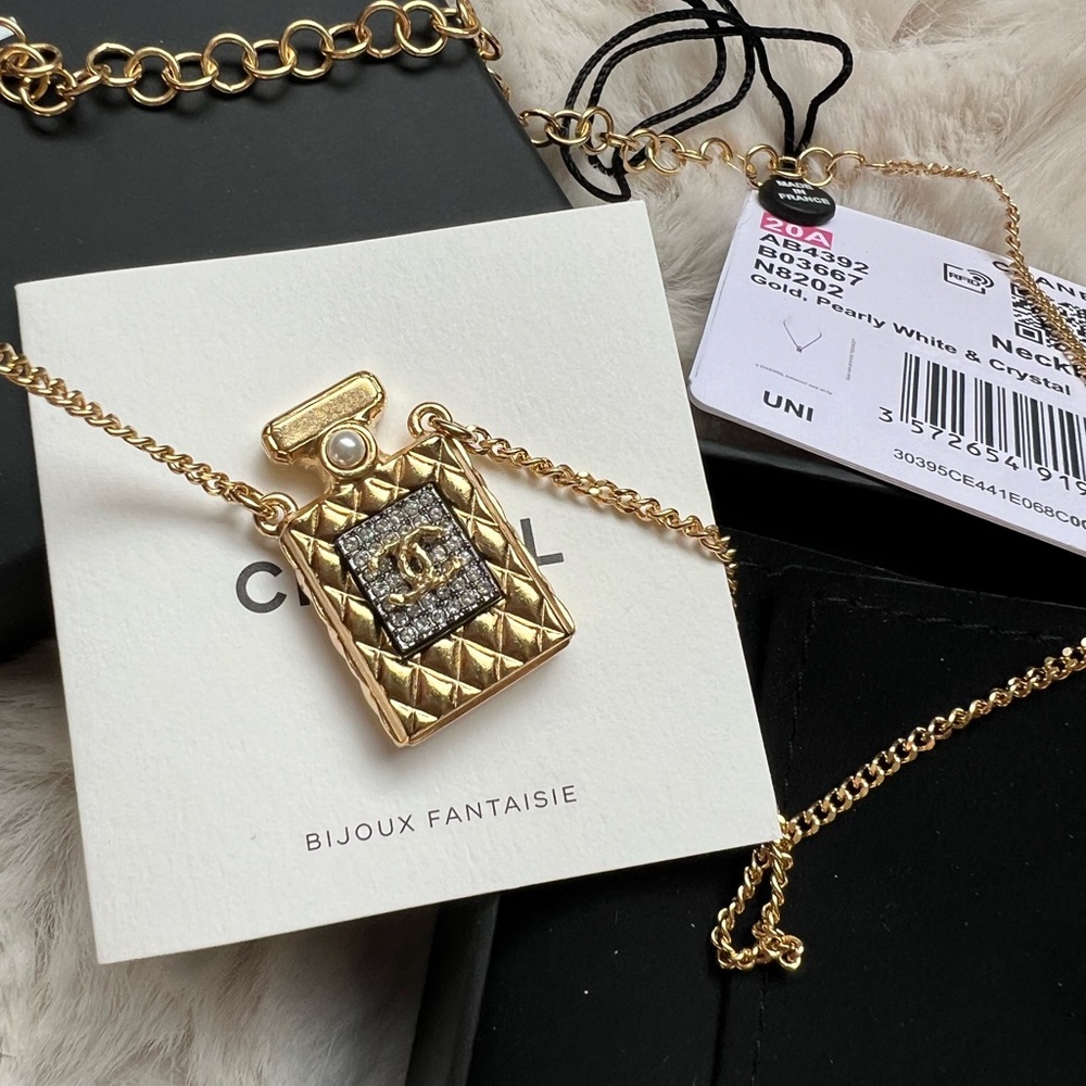 New authentic Chanel CC perfume bottle crystals faux pearl necklace Gold color - Picture 12 of 12